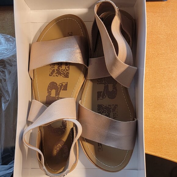 SOREL - Ella Sandal in Warm Gold - Picture 2 of 5